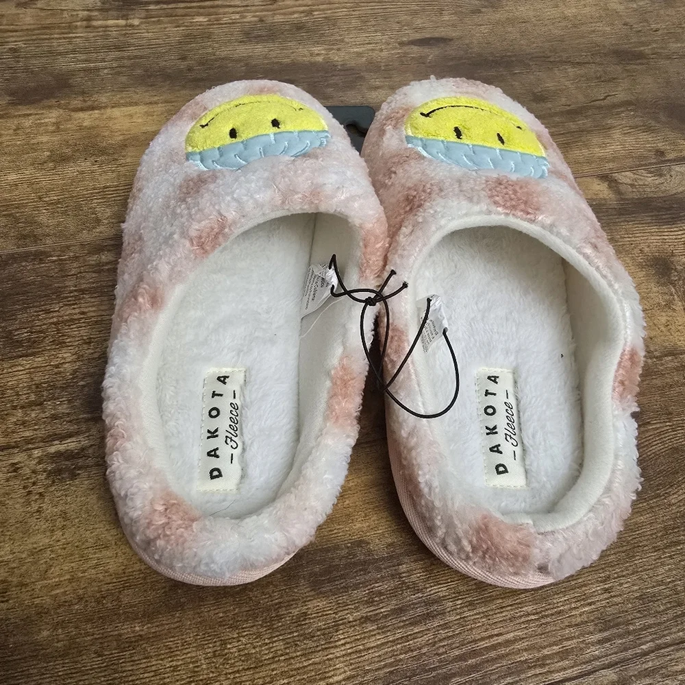 New Dakota Fleece Girls Smiley Slippers Size Large 2/3